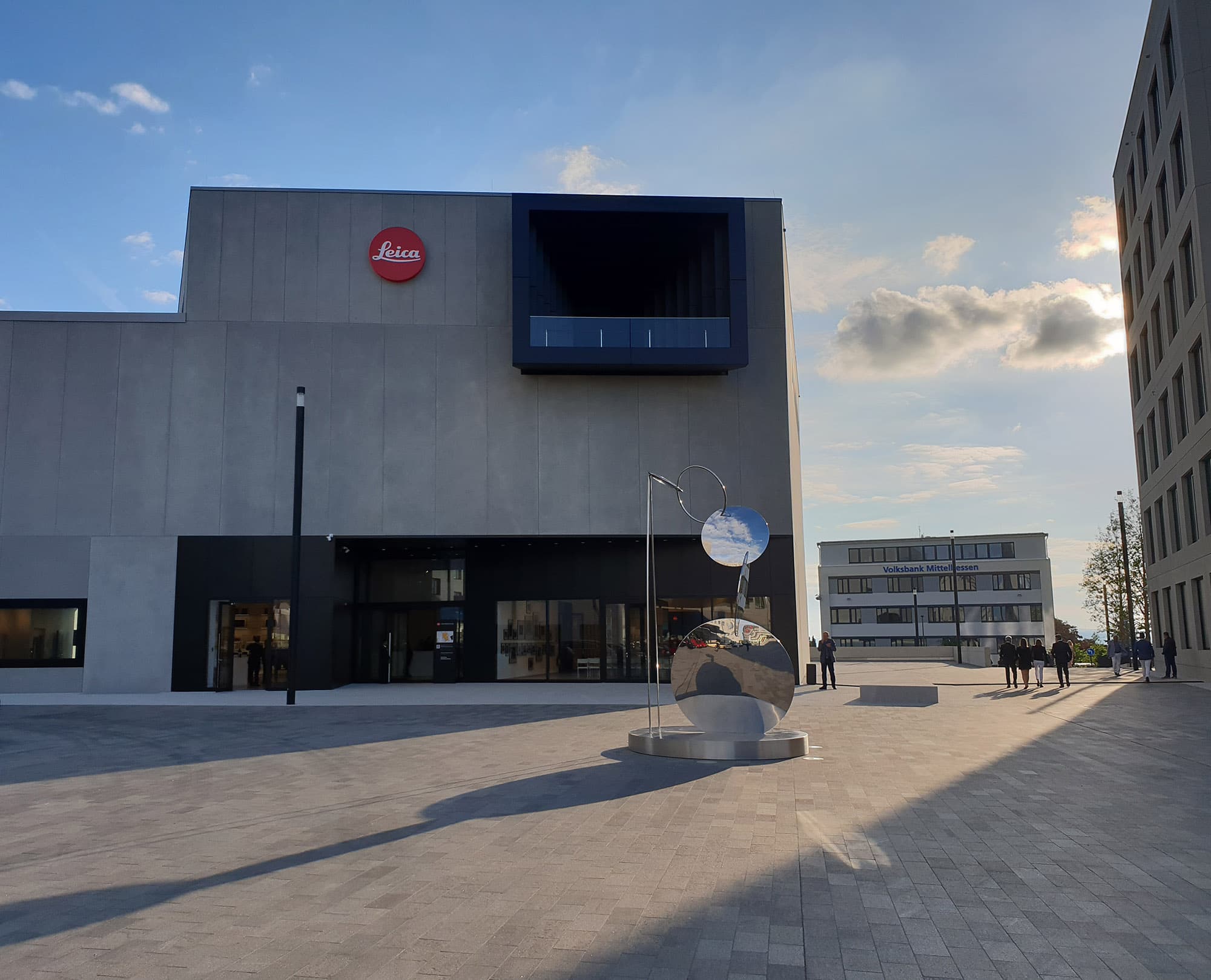 BIG ROTATION FOR LEICA