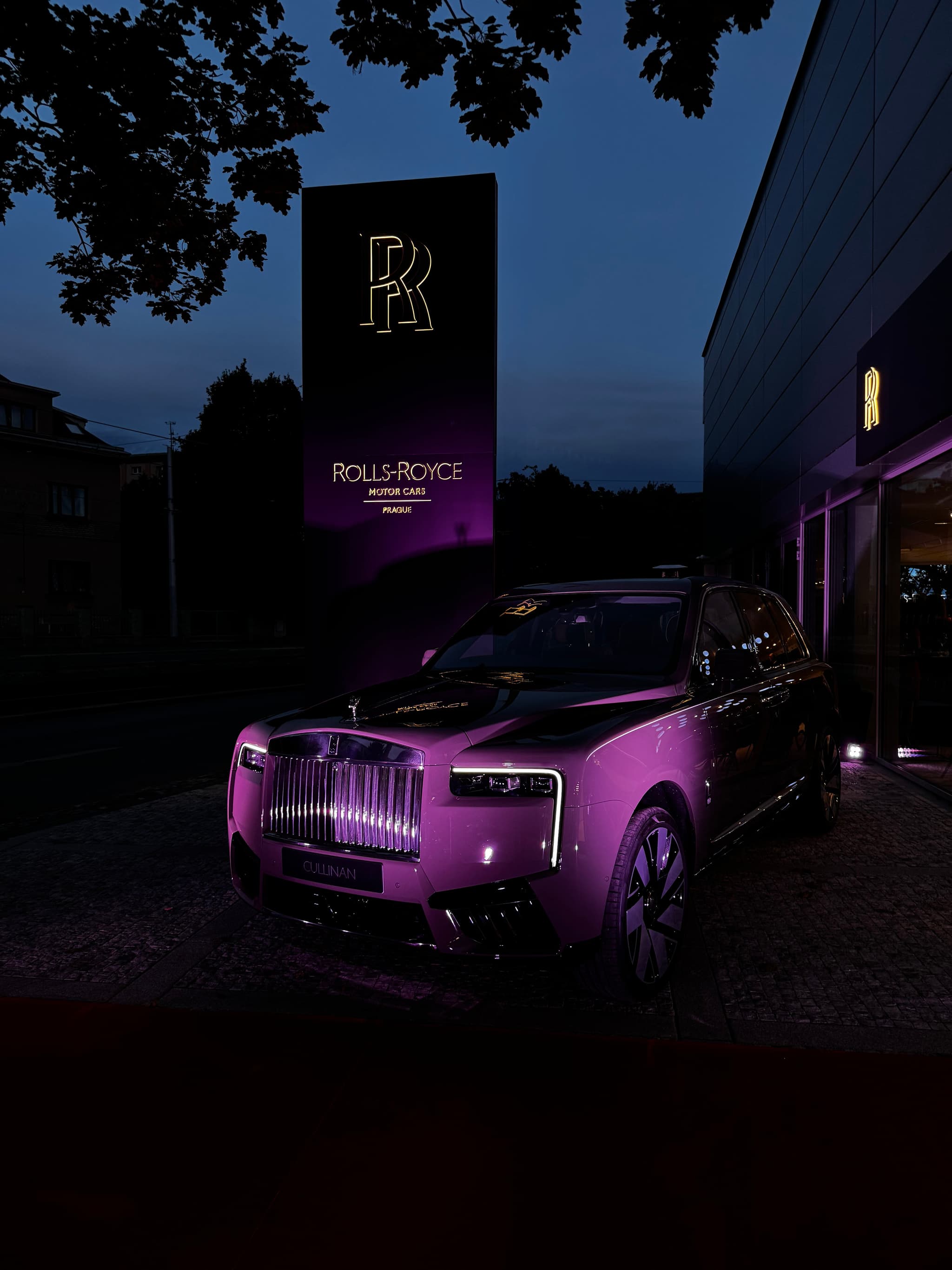 ROLLS-ROYCE RB GRAND OPENING 5